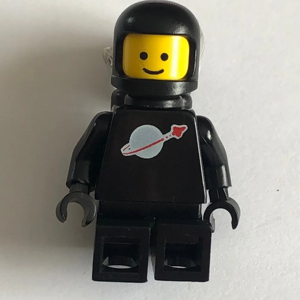 LEGO MINIFIG BLACK ASTRONAUT WITH AIRTANK Classic LEGO Black Astronaut Rare